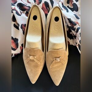COLE HAAN
Viola Bow Suede Pumps